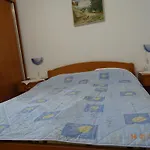 Ab Adria בית הארחה 3*