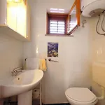 Ab Adria בית הארחה